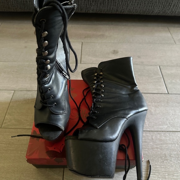 Pleaser Shoes - very used Pleaser 1021 7" black lace up boots size 7